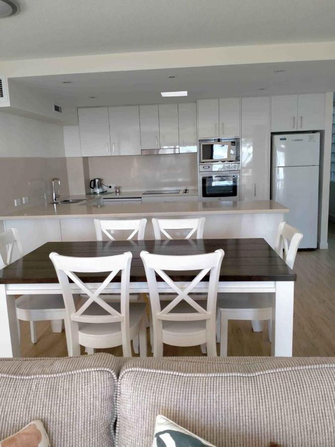 Camargue Beachfront Apartments Maroochydore Exteriör bild