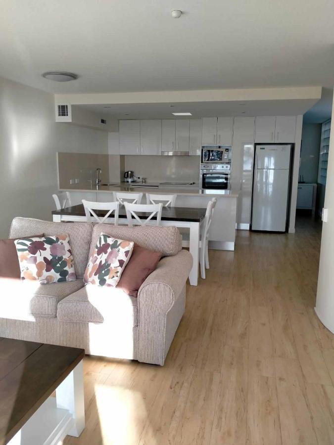 Camargue Beachfront Apartments Maroochydore Exteriör bild