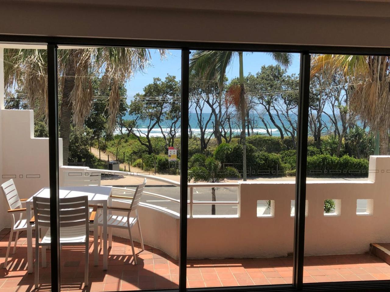 Camargue Beachfront Apartments Maroochydore Exteriör bild
